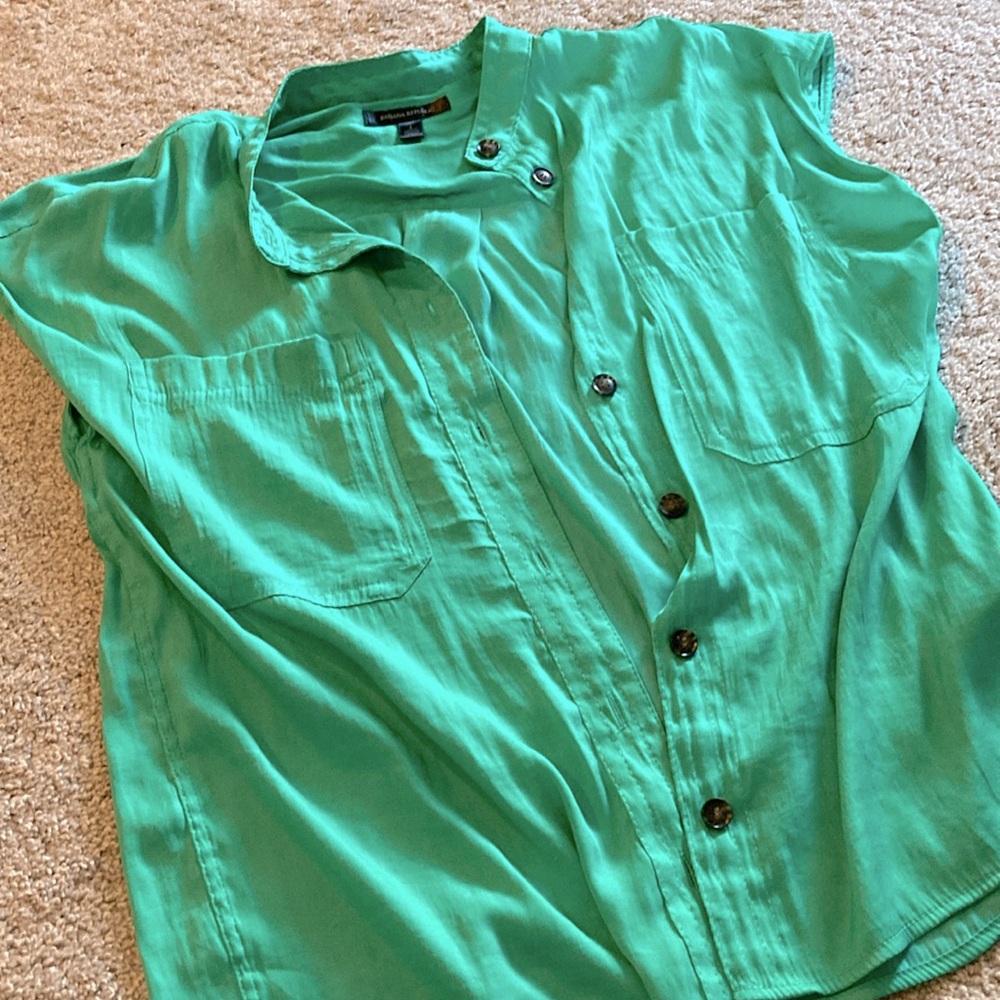 Green flowy top